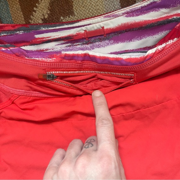 Athleta • red athletic stylish shorts - Picture 16 of 16